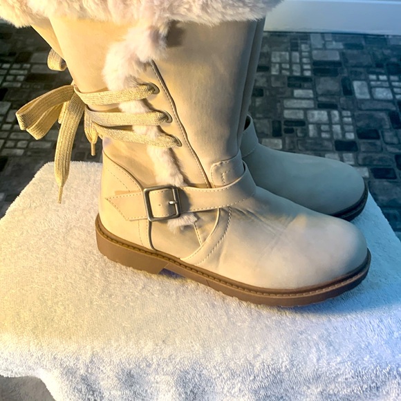 Boots - Picture 2 of 4